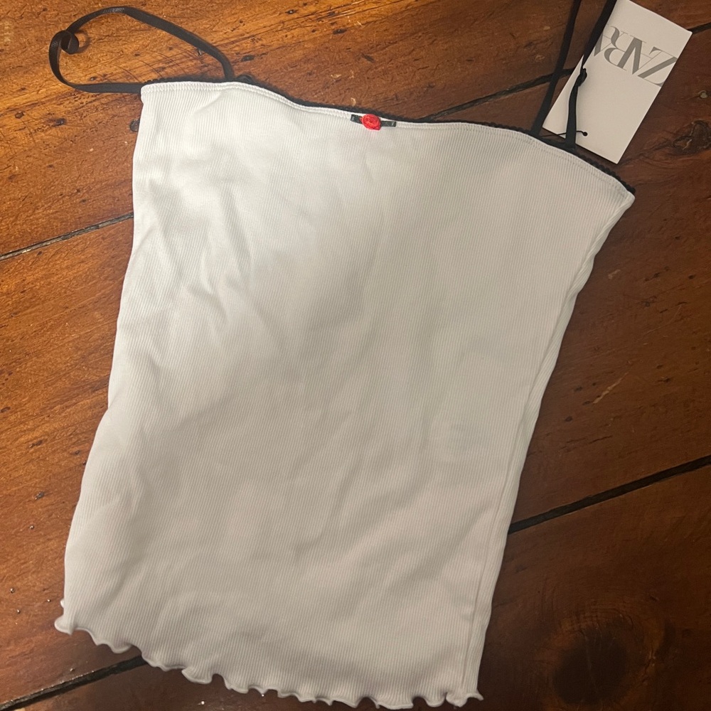 white tank top zara with rose